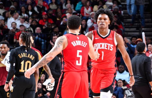 首发10胜3负！火箭又一21岁新星崛起：化身篮板怪兽